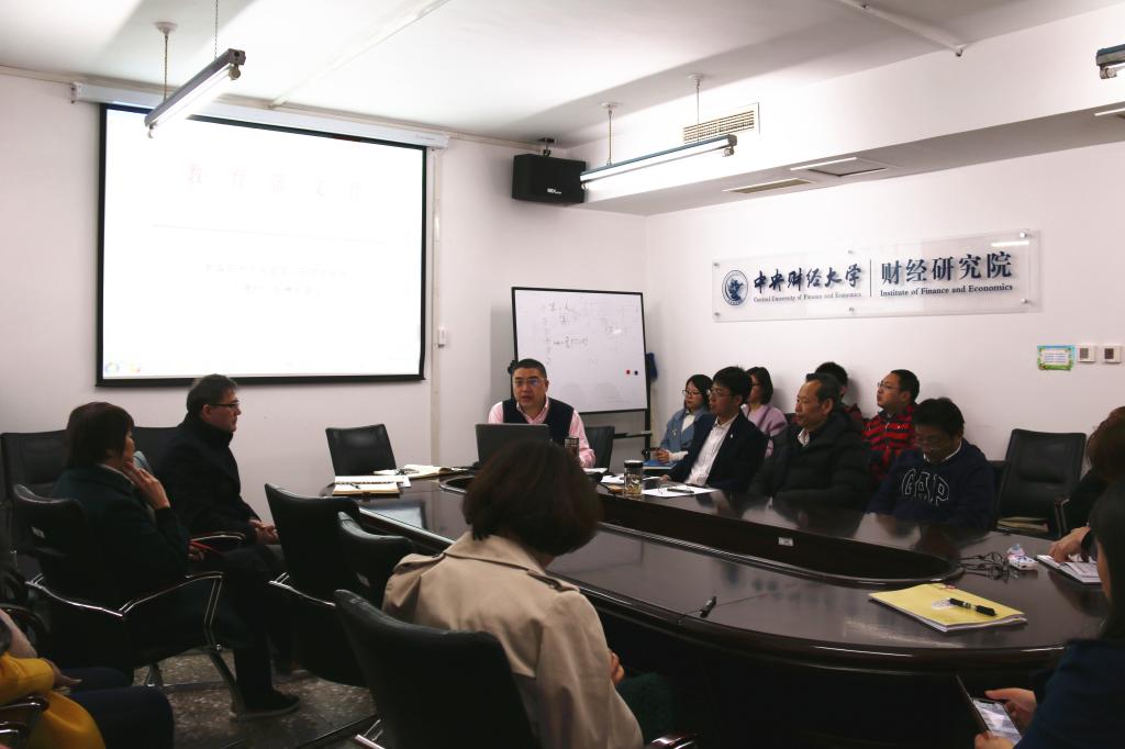 图1:张晓涛院长主持我院“双一流建设与研究生工作”研讨会